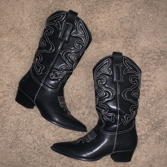 Black boot - Picture 3 of 5